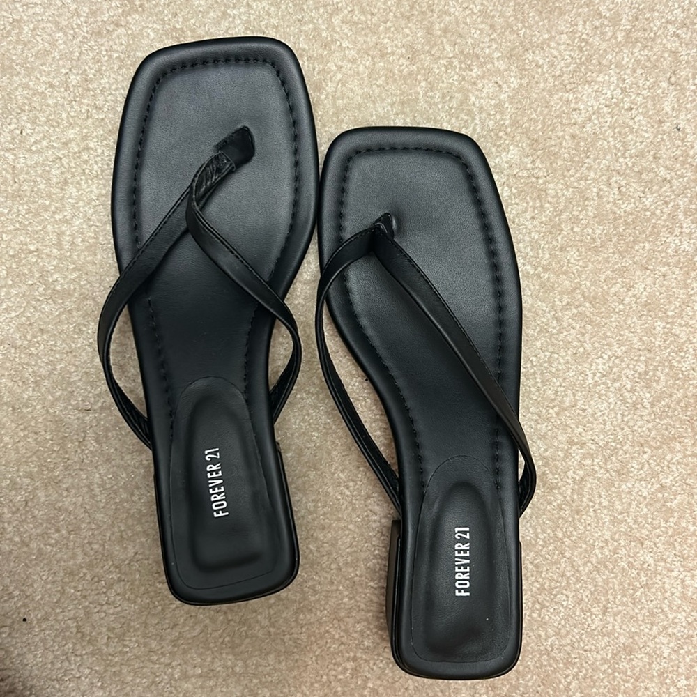 Never worn Forever 21 sandals/ heeled flip flops size 9